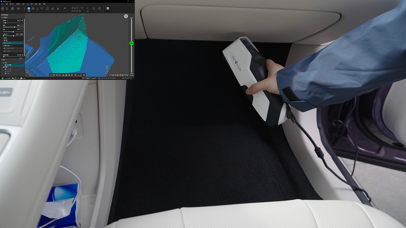 scanning the car floor mats