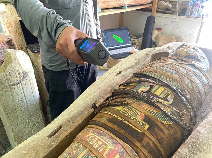 MT Scanning Mummy (Image 4)